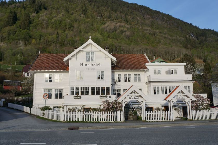 The front of the historic Utne Hotel.
